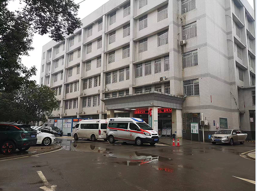 元宵佳节AG旗舰厅电源工程师免费为客户设备检修